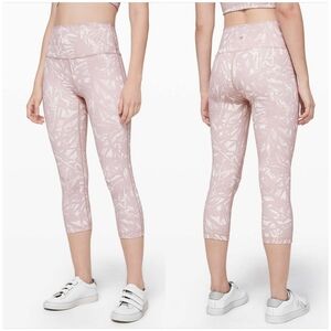 Lululemon Wunder Under Crop 21" Shadow Leaf Light Ivory Muse/Light Ivory Size 6